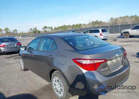 2017 Toyota Corolla Le z USA, uszkodzony, nr VIN 5YFBURHE2HP722637